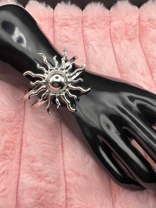 Zilverkleurige bangle armband met zon