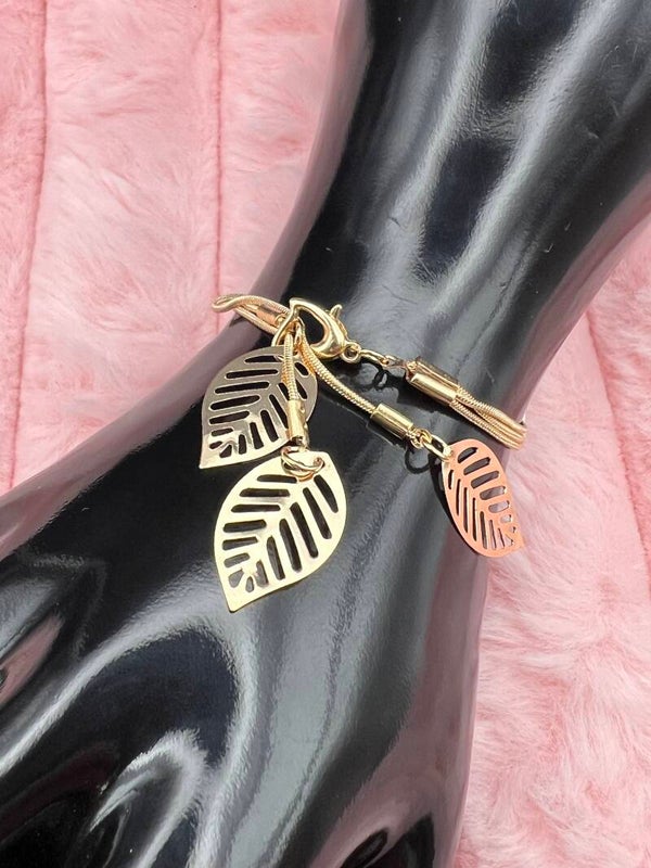 Goudkleurige armband met blaadjes