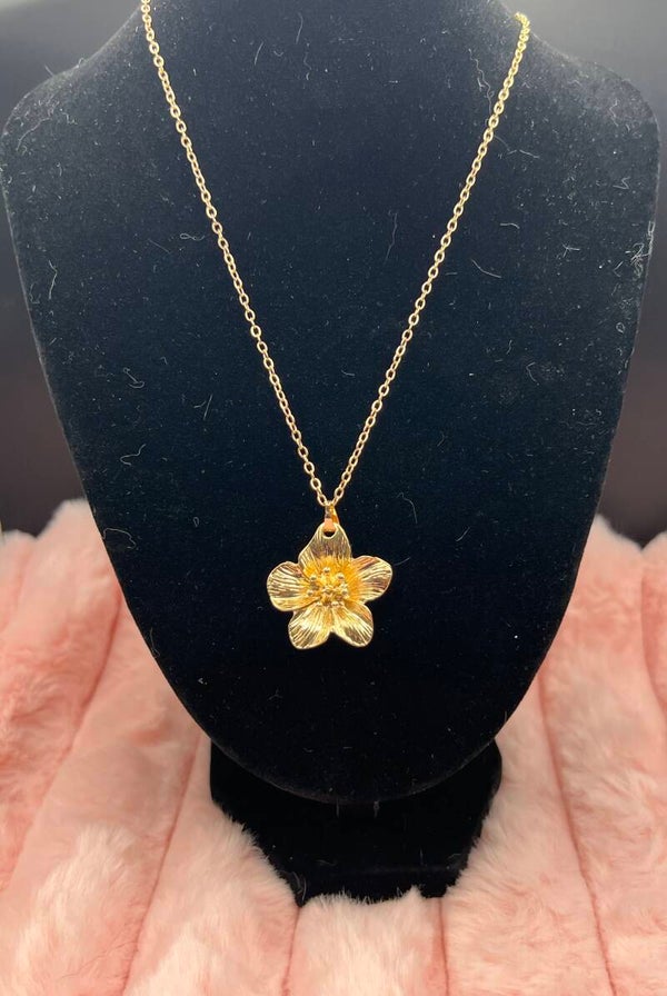 Goudkleurige ketting met bloem