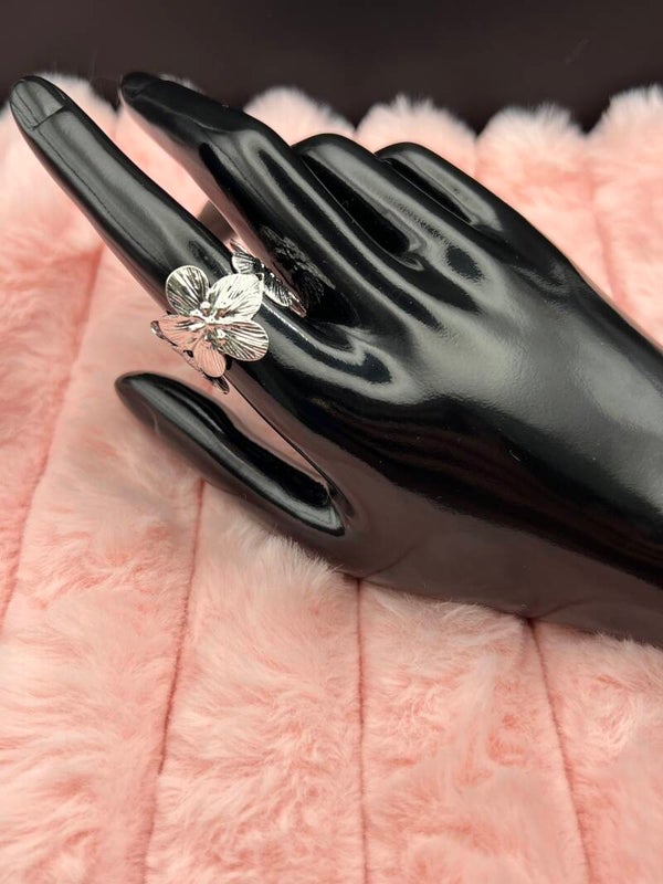 Zilverkleurige verstelbare ronde ring met bloemen