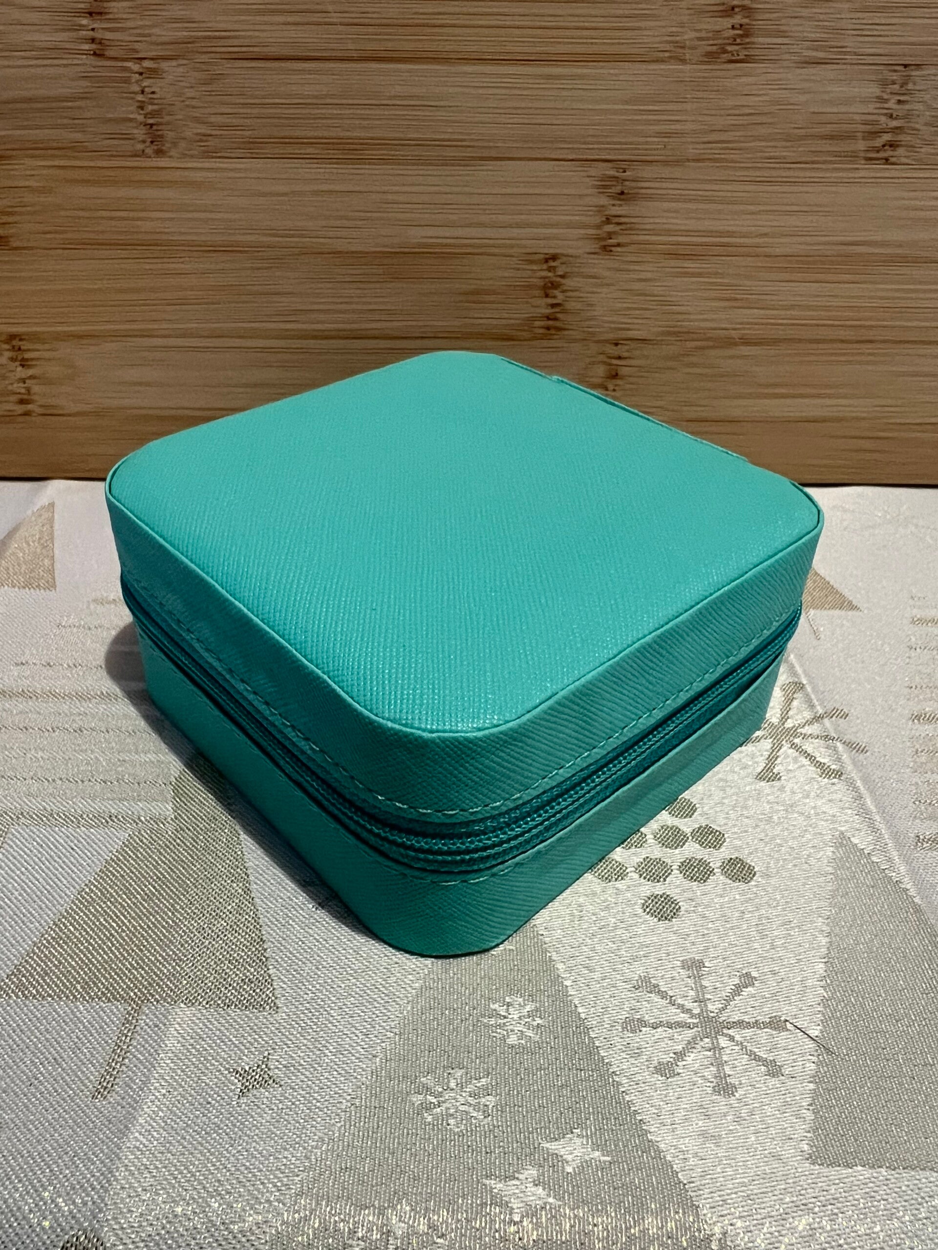 Turquoise sieradendoosje met vakverdeling – 10 x 10 cm