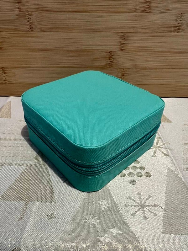 Turquoise sieradendoosje met vakverdeling – 10 x 10 cm