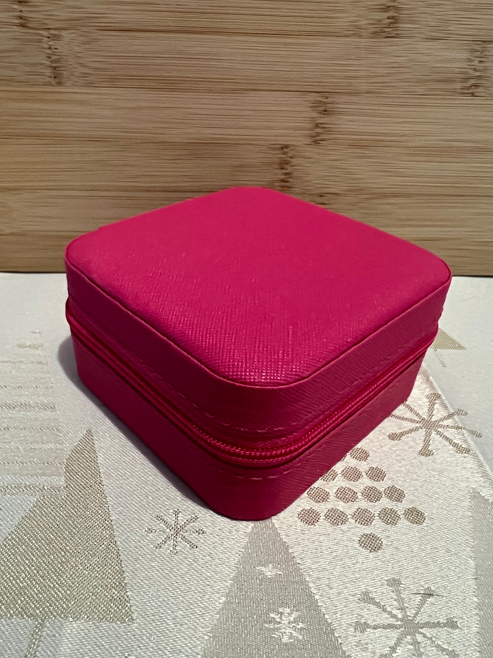 Roze sieradendoosje met vakverdeling – 10 x 10 cm