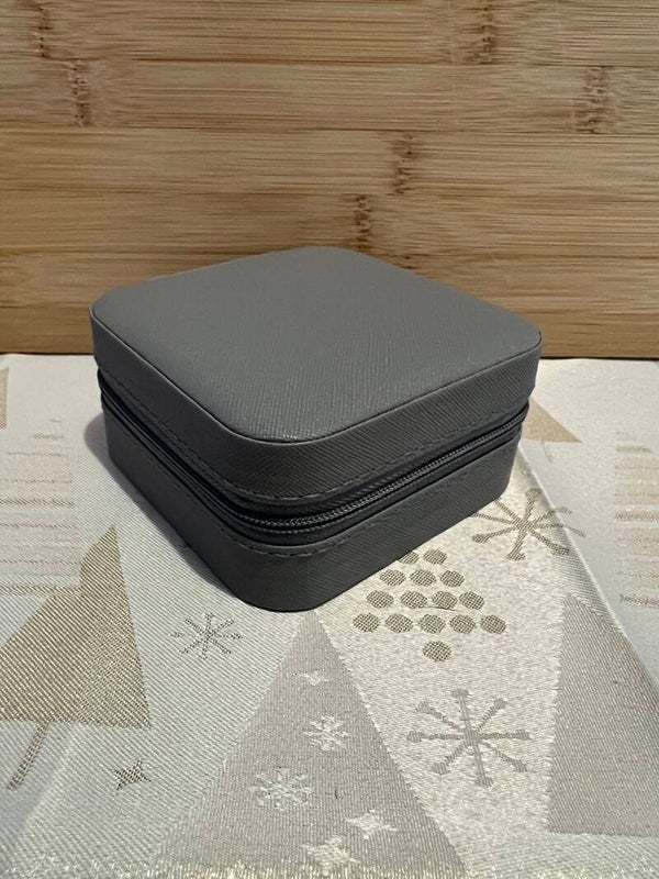 Grijs sieradendoosje met vakverdeling – 10 x 10 cm