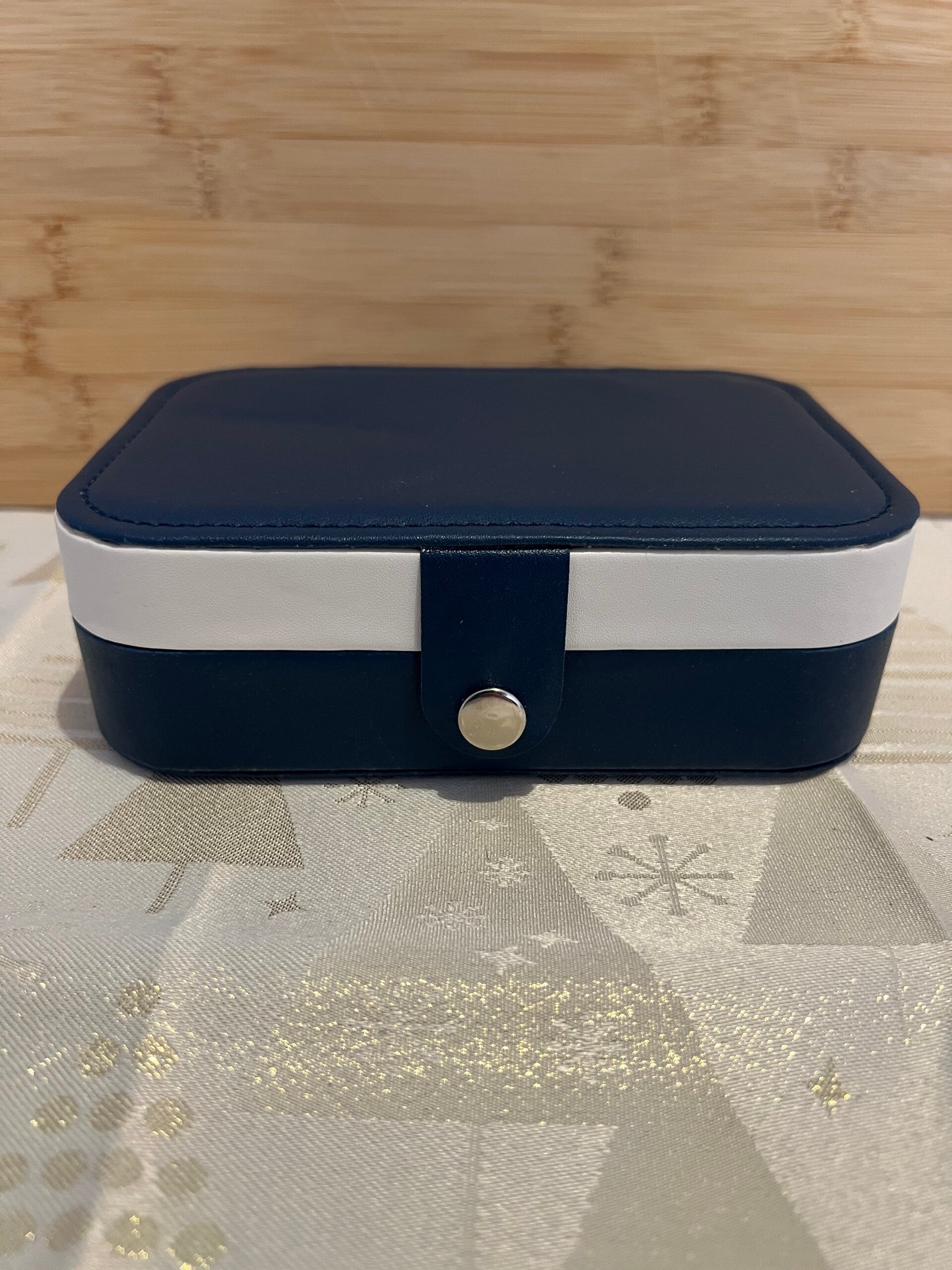 Blauw-wit sieradendoosje met vakverdeling – 10 x 15 cm