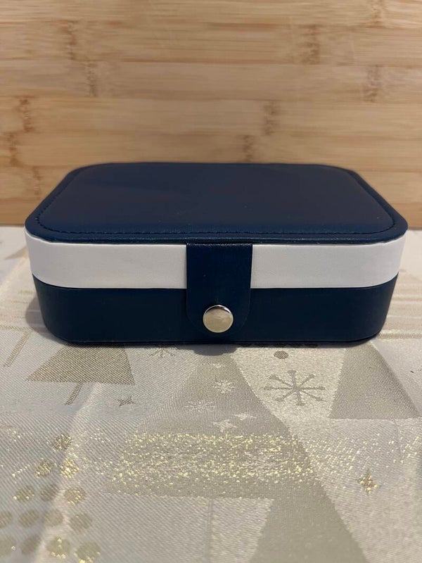Blauw-wit sieradendoosje met vakverdeling – 10 x 15 cm