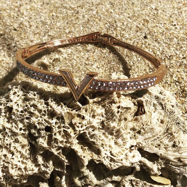 V buckle bracelet stones  Rosé goud 