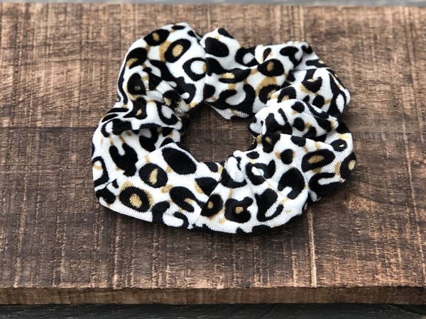 Leopard scrunchie