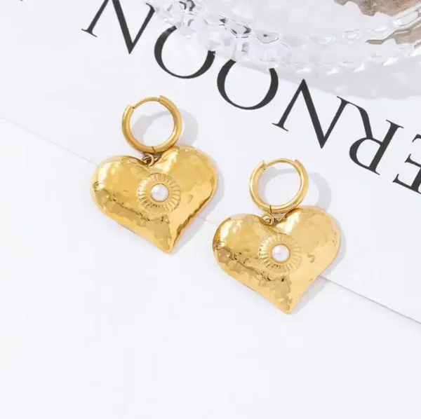 Pearl heart earrings
