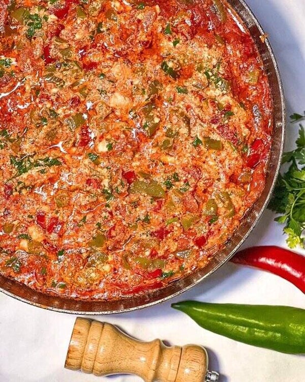 Zaterdag 29 augustus Fërgesë e Elbasan met rundstoof en pasta
