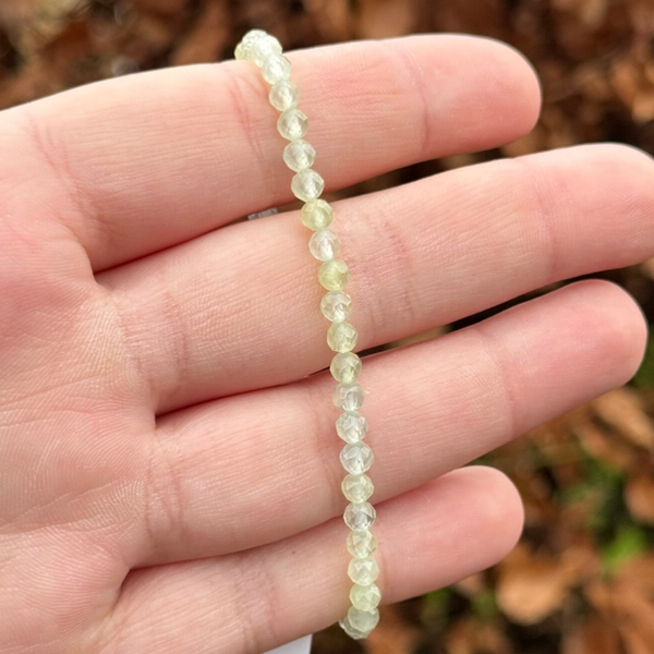 Gefaceteerde Prehniet Armband - 4MM