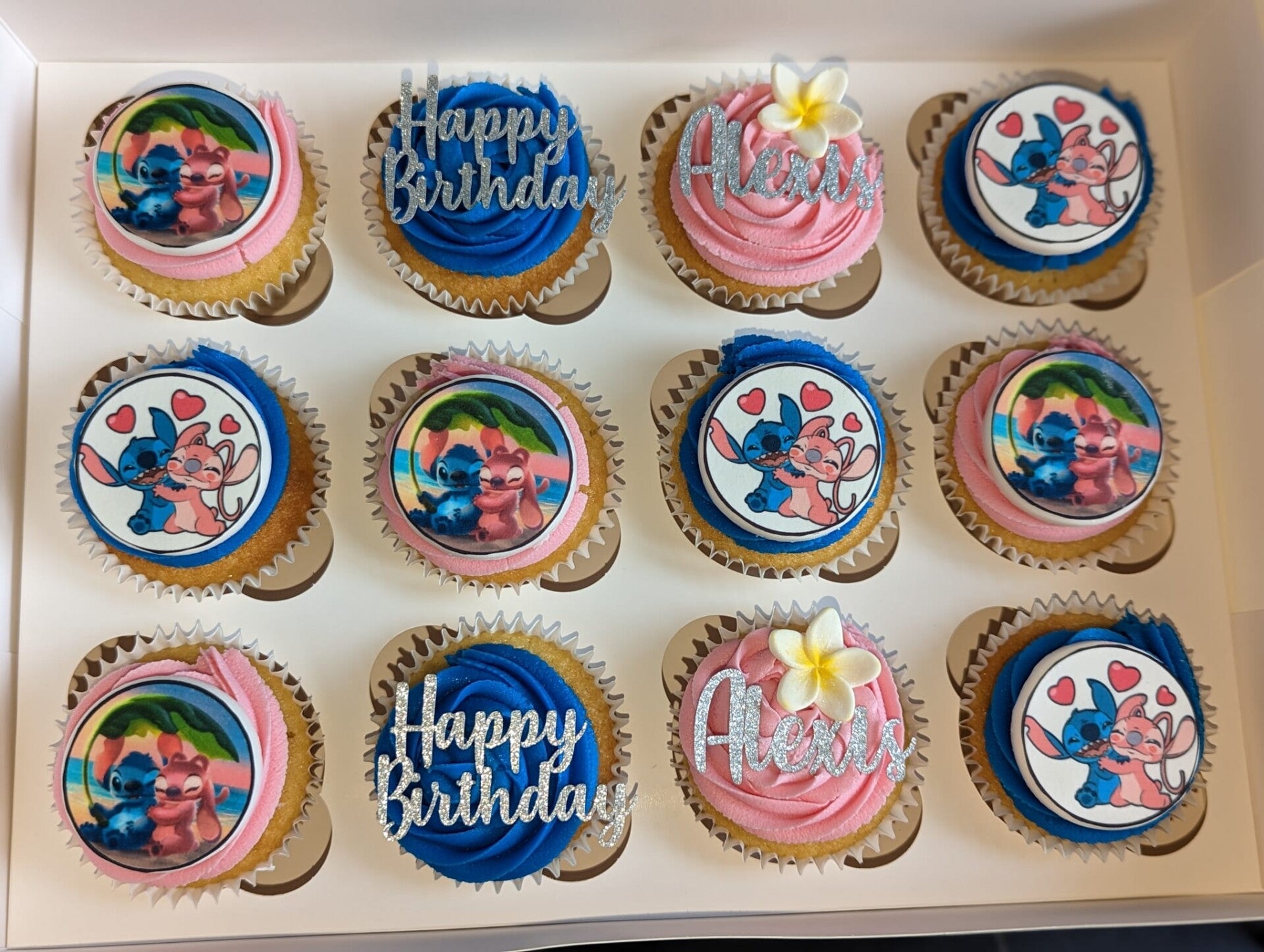 12 Cupcakes