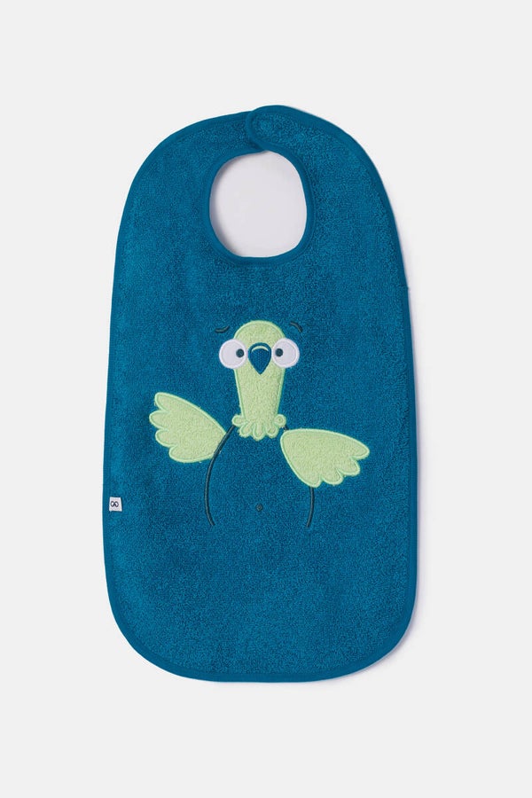 Groenblauw slabbetje met een geborduurde applicatie van een duif