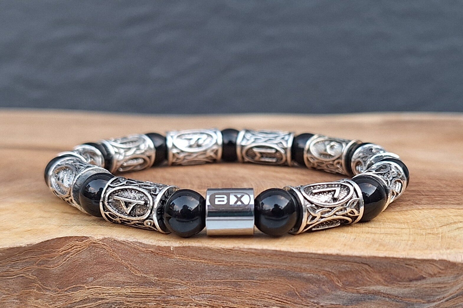 Viking Rune armband - 8mm BOU