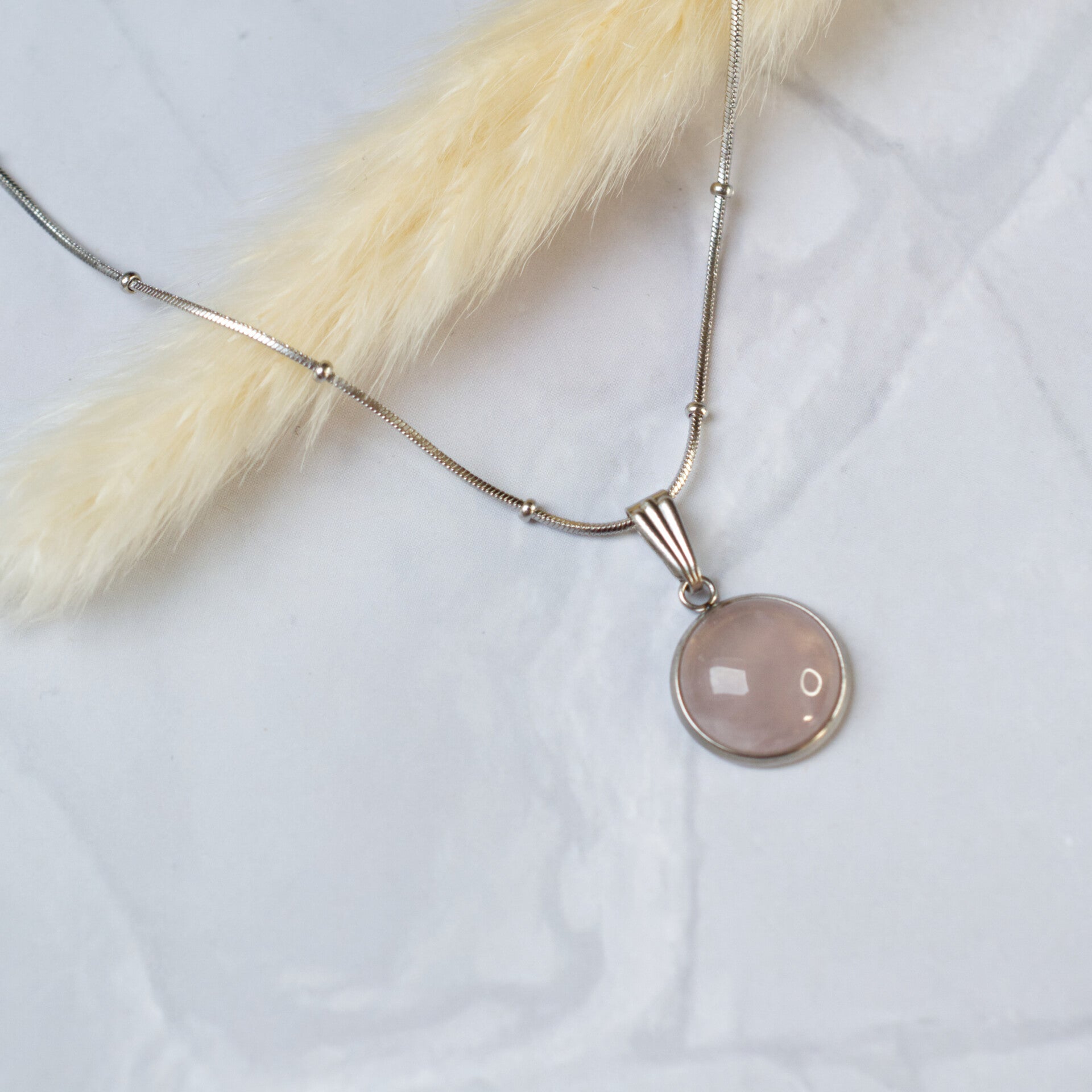 Fijne zilveren rvs ketting met edelsteen bedel