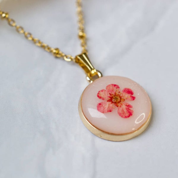 Gouden rvs ketting met droogbloem red