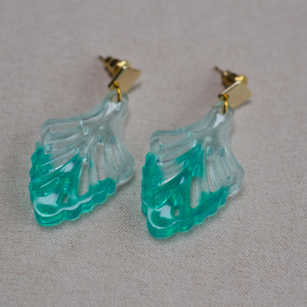 Stainless steel oorknopjes met Flowy epoxy hangers