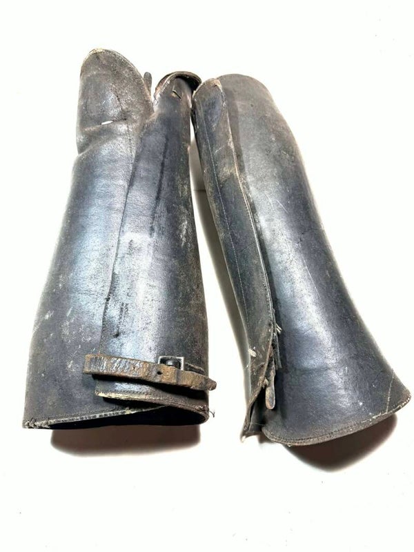 Paire de Guêtres (jambières) en cuir anciennes de (armée)