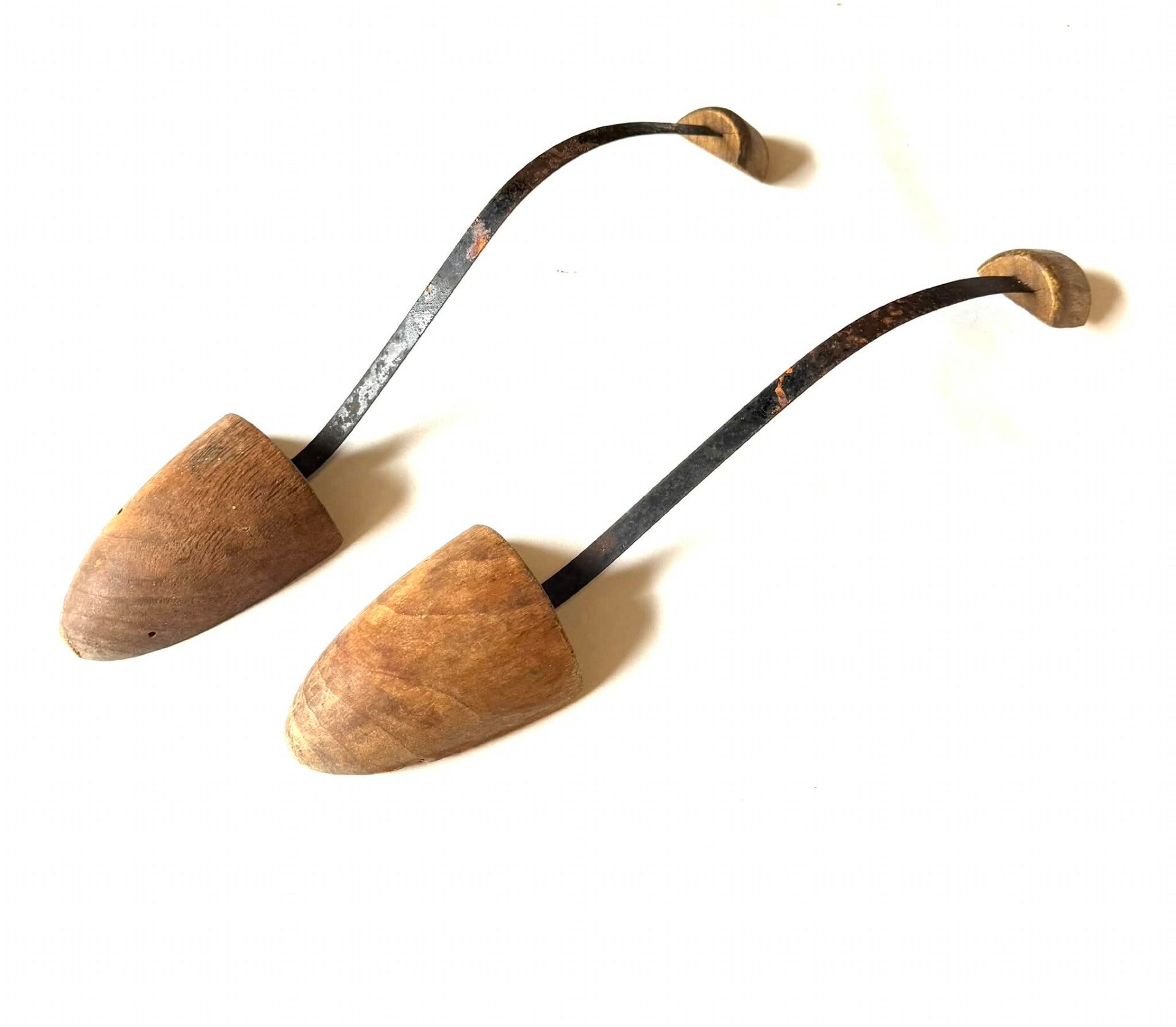 Paire ancien embauchoir en bois outil de cordonnier déco atelier