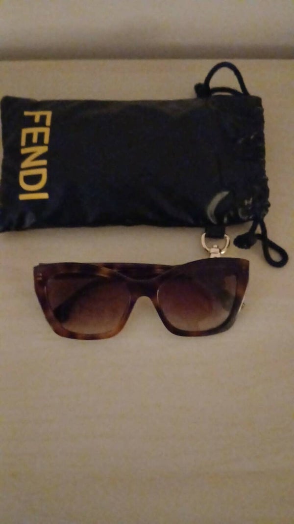 Lunettes de soleil Fendi Lettering FE40151I - Écaille de tortue / Havane