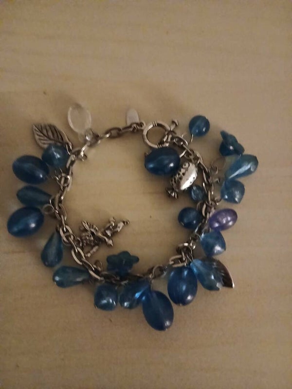 Bracelet - Perles ,résine et breloque ange