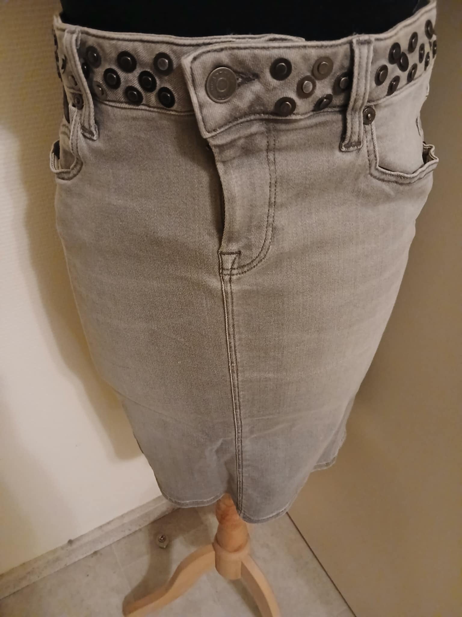 Burberry Brit - Jupe grise ceinture cloutée