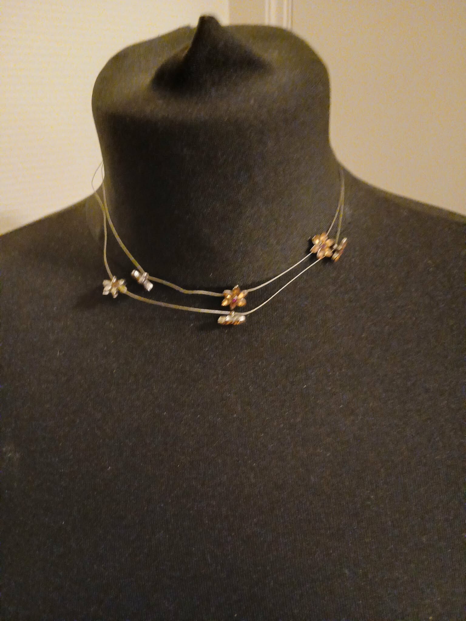 Collier - Ras du cou double rang - Petites fleurs