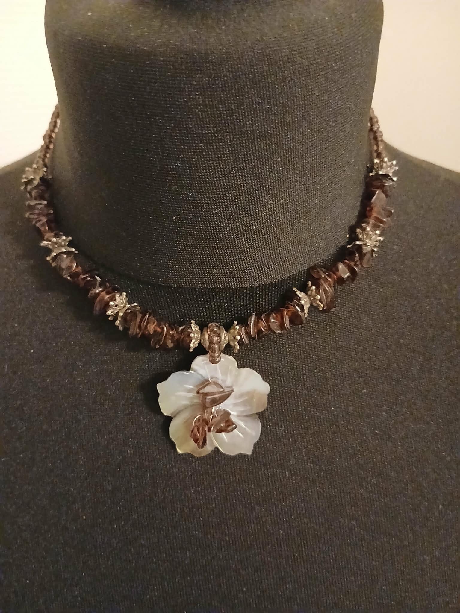 Collier - Fleur en Nacre