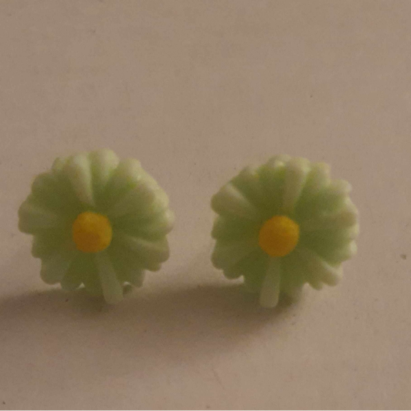 Les Fleurs - Boucles d'oreilles petites marguerites colorées