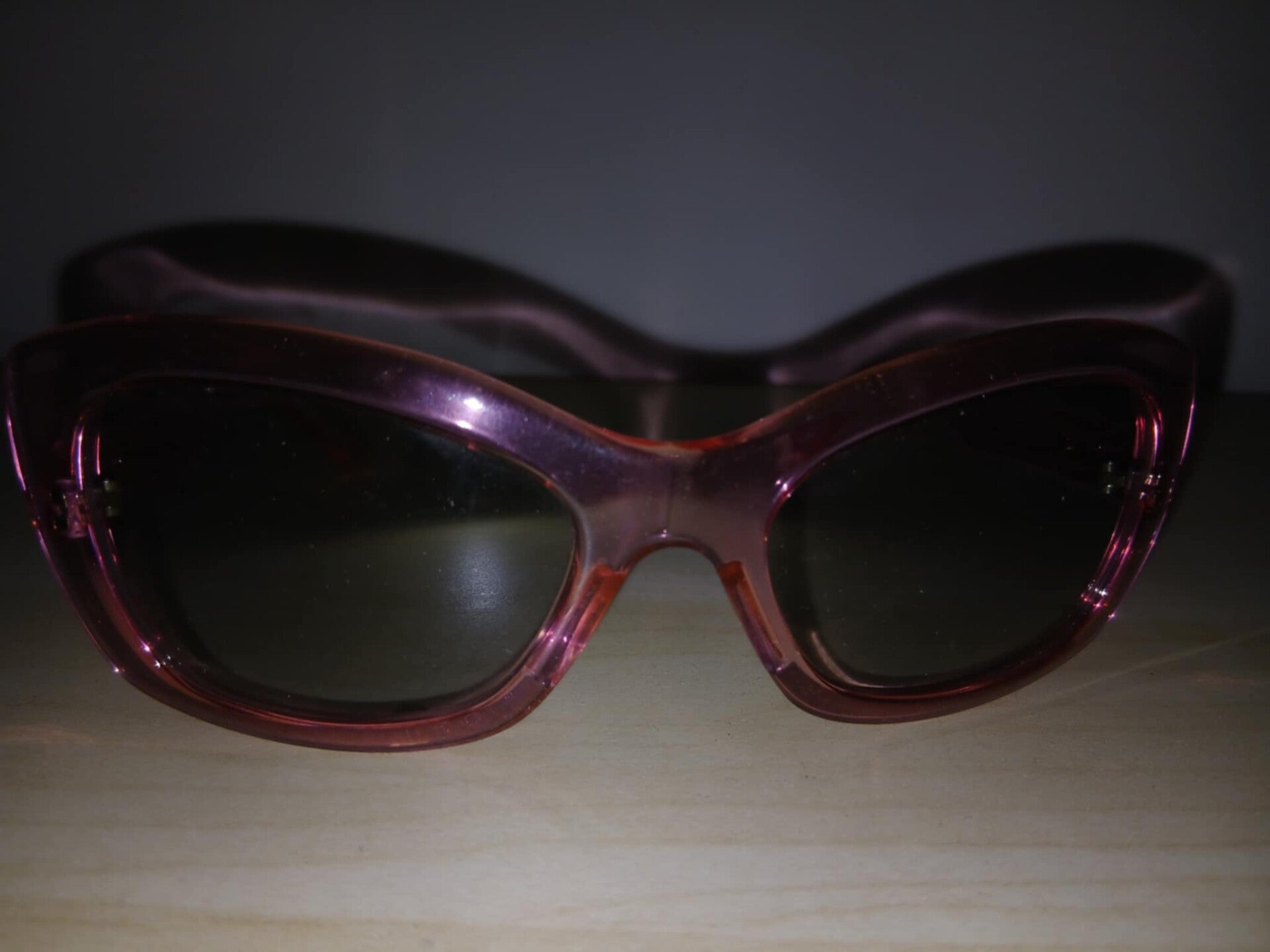 Prada - Lunettes solaires rose pâle