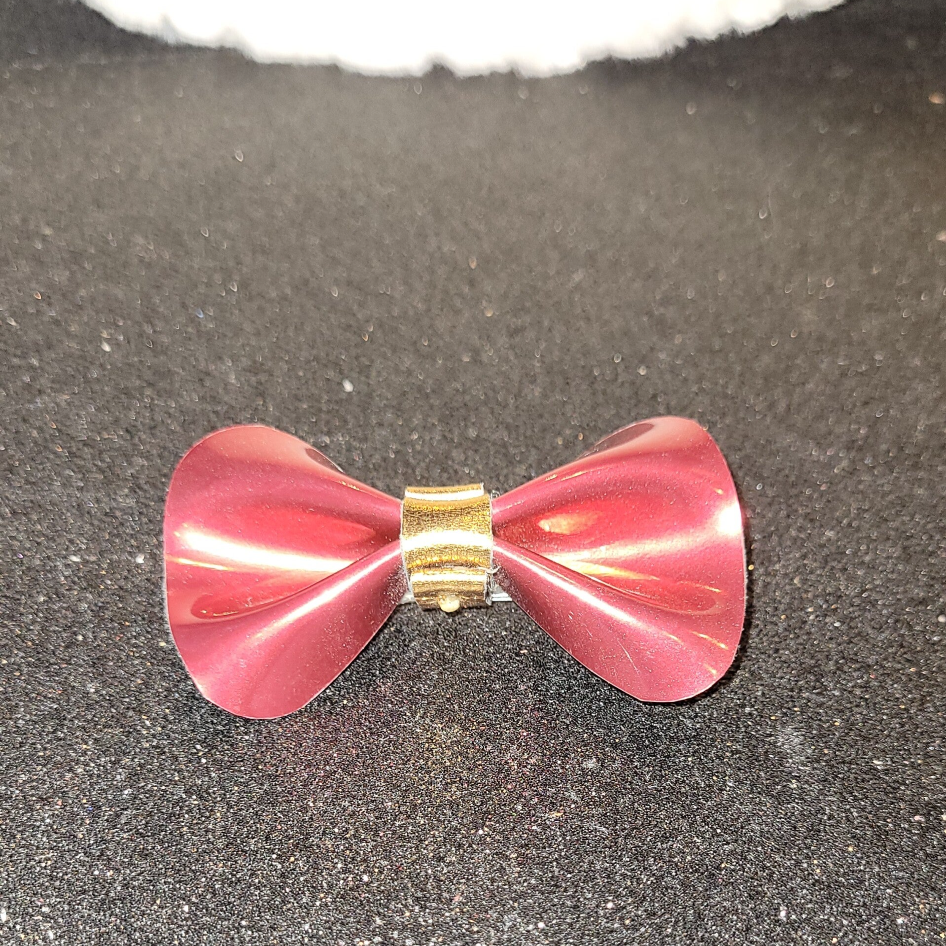 Pince à cheveux - mini nœud papillon en cuir rouge