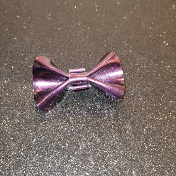 Pince à cheveux - mini nœud papillon en cuir prune