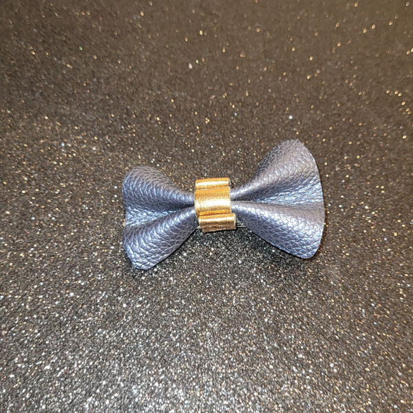 Pince à cheveux - mini nœud papillon en cuir bleu irisé