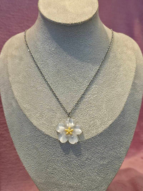 White Flower Necklace