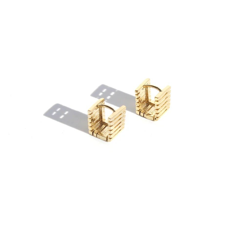 Queen of Foxes | Earrings - Box Huggies