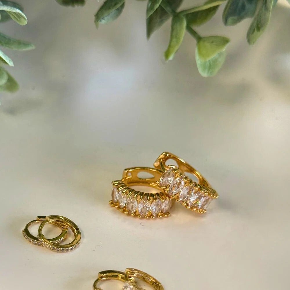 Queen of Foxes | Earrings - Huggies - varieties