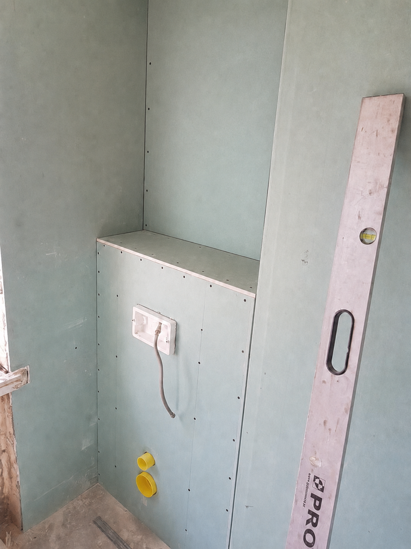 Wykonywanie zabudowy gipsowo-kartonowej po rozprowadzeniu instalacji
