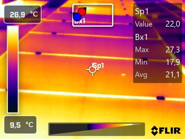 Termogramma di moduli fotovoltaici con differenze di temperatura