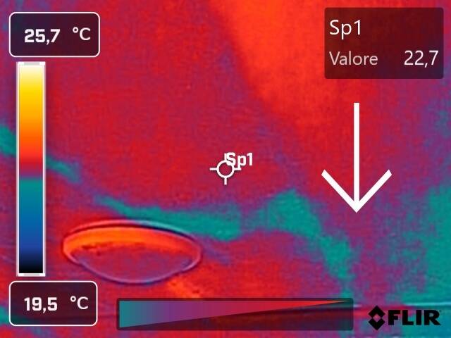 Individuazione dell’origine di infiltrazione d’acqua su solaio mediante termografia in ambito diagnostica edilizia