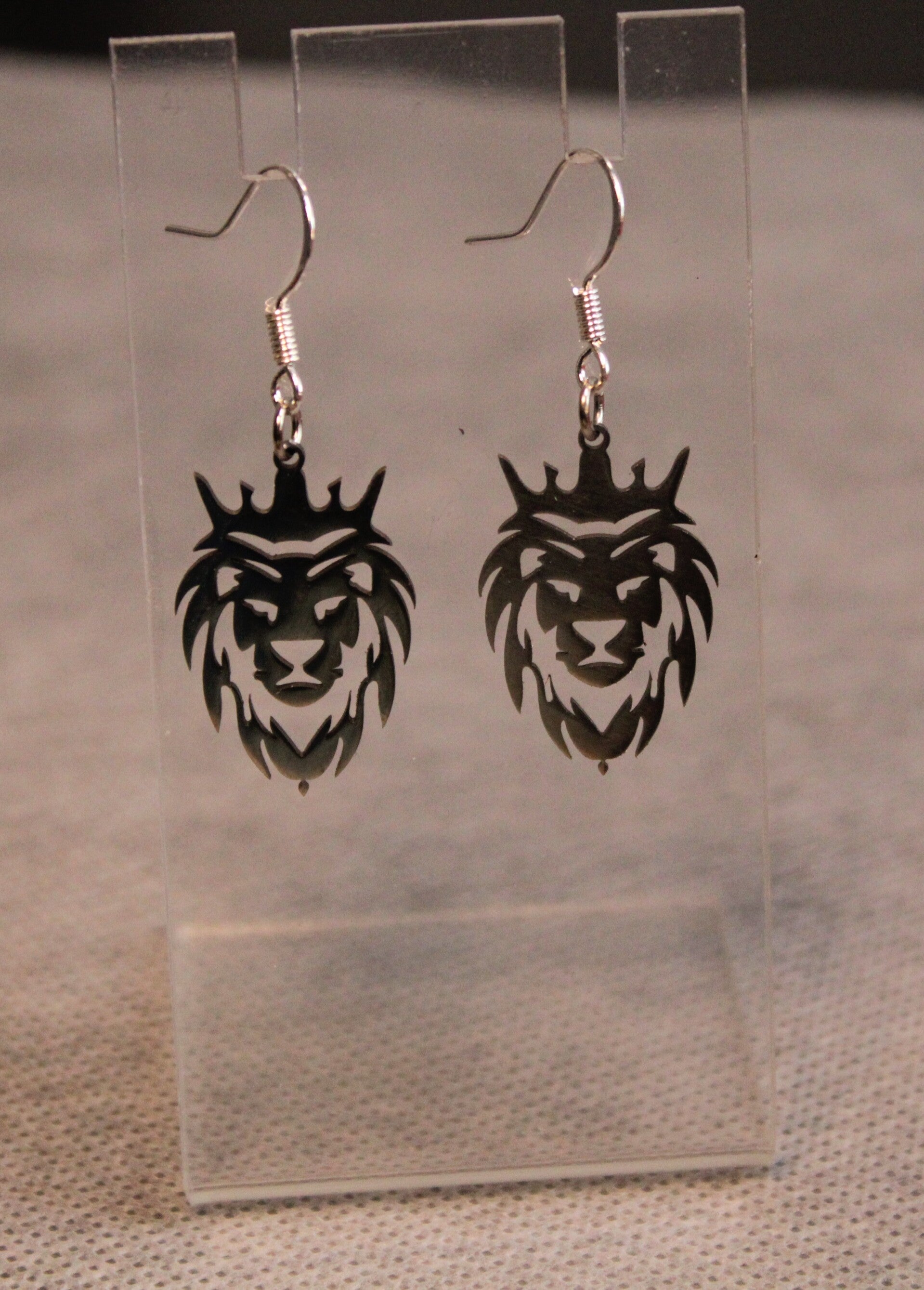 Ohrringe mit Löwe
