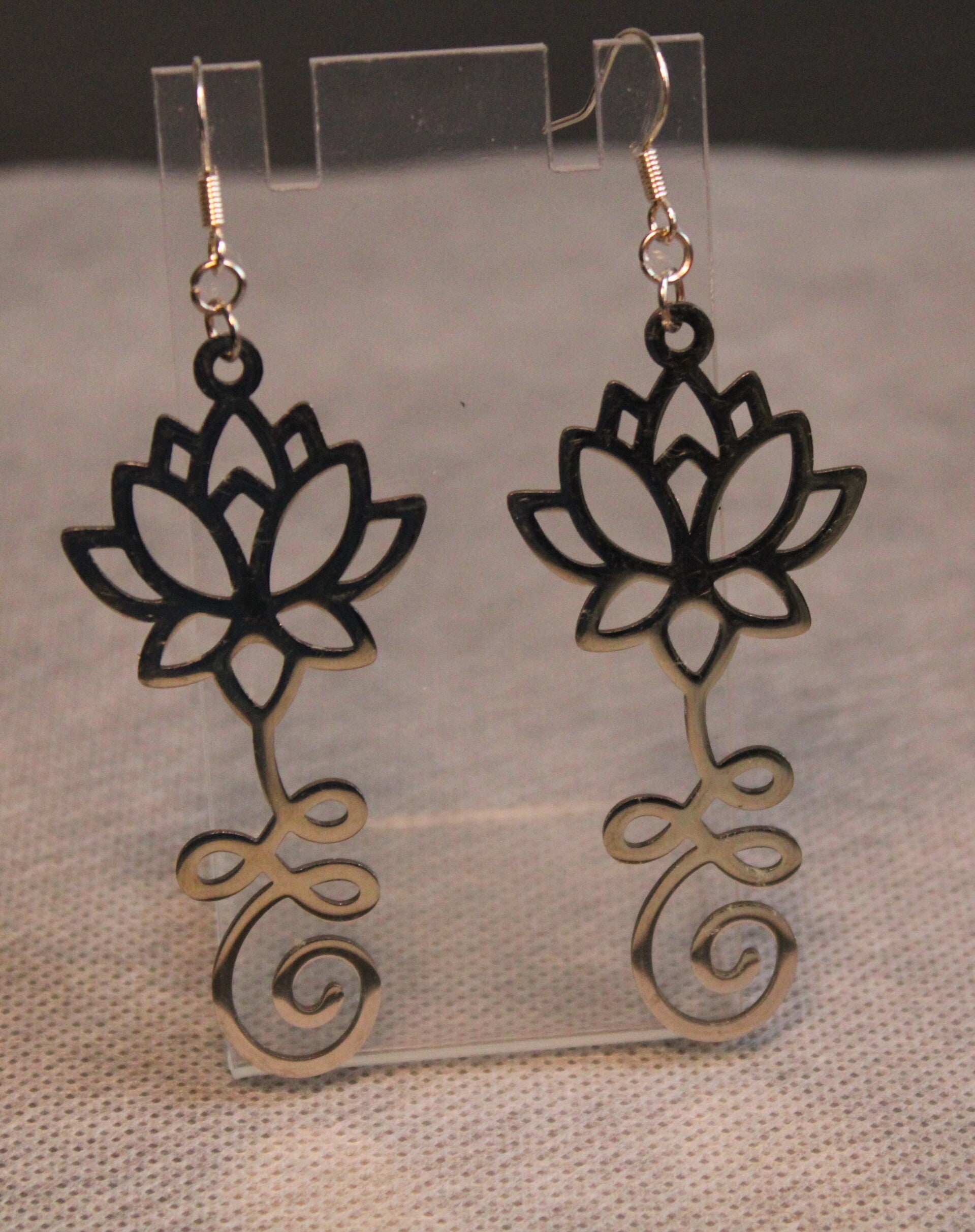 Ohrringe mit Seerose / Ornament