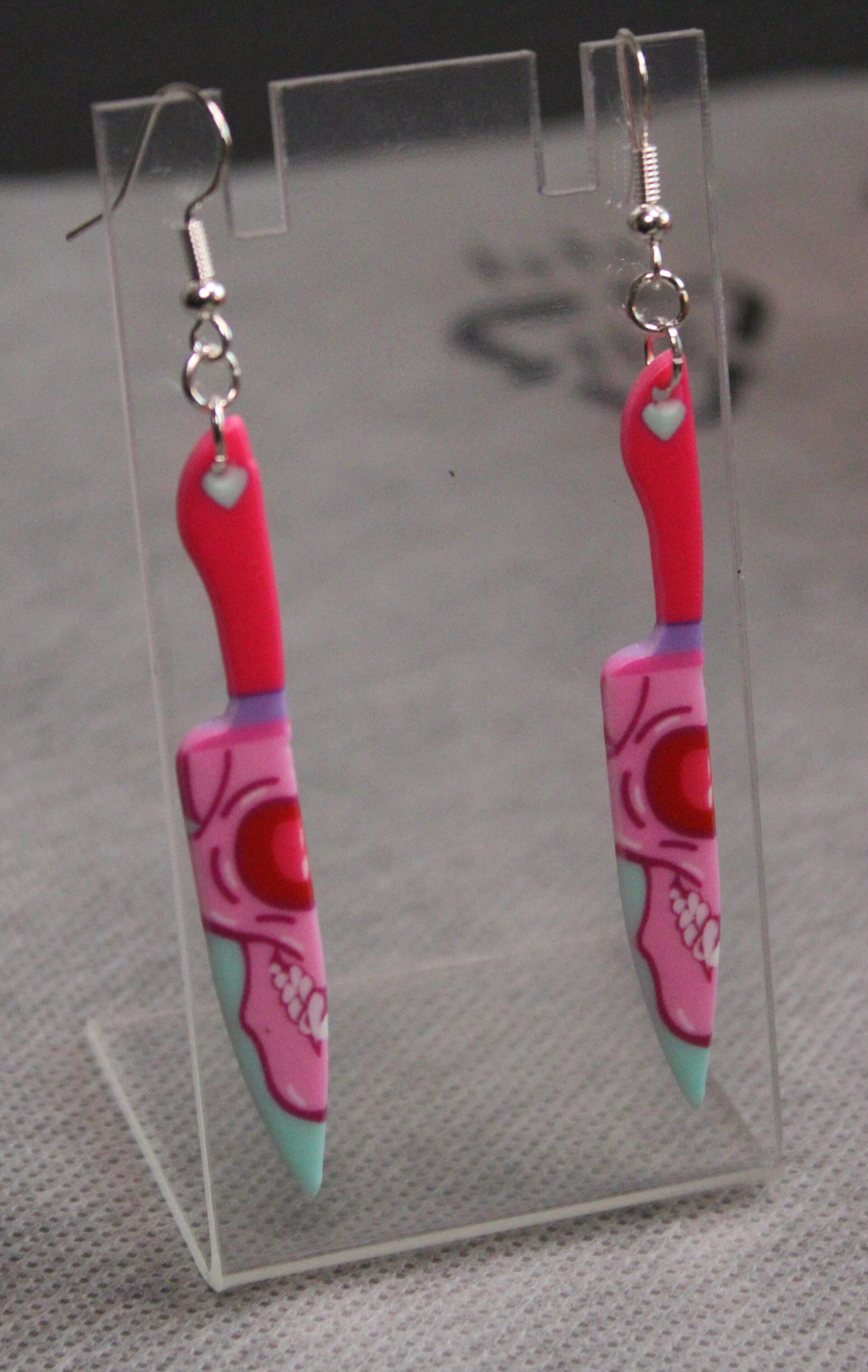 Ohrringe mit Messer und Skull