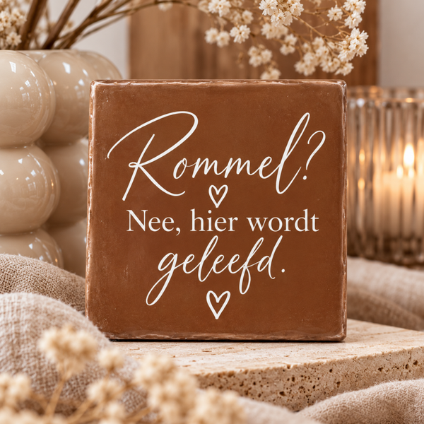 Atelier lief | Tegeltje - Rommel? Nee, hier wordt geleefd!