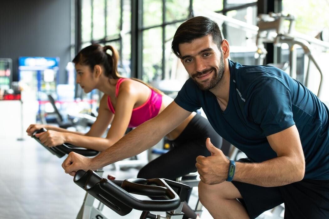 young-couples-work-out-at-the-gym-to-strengthen-the-body-photo-standard.jpg