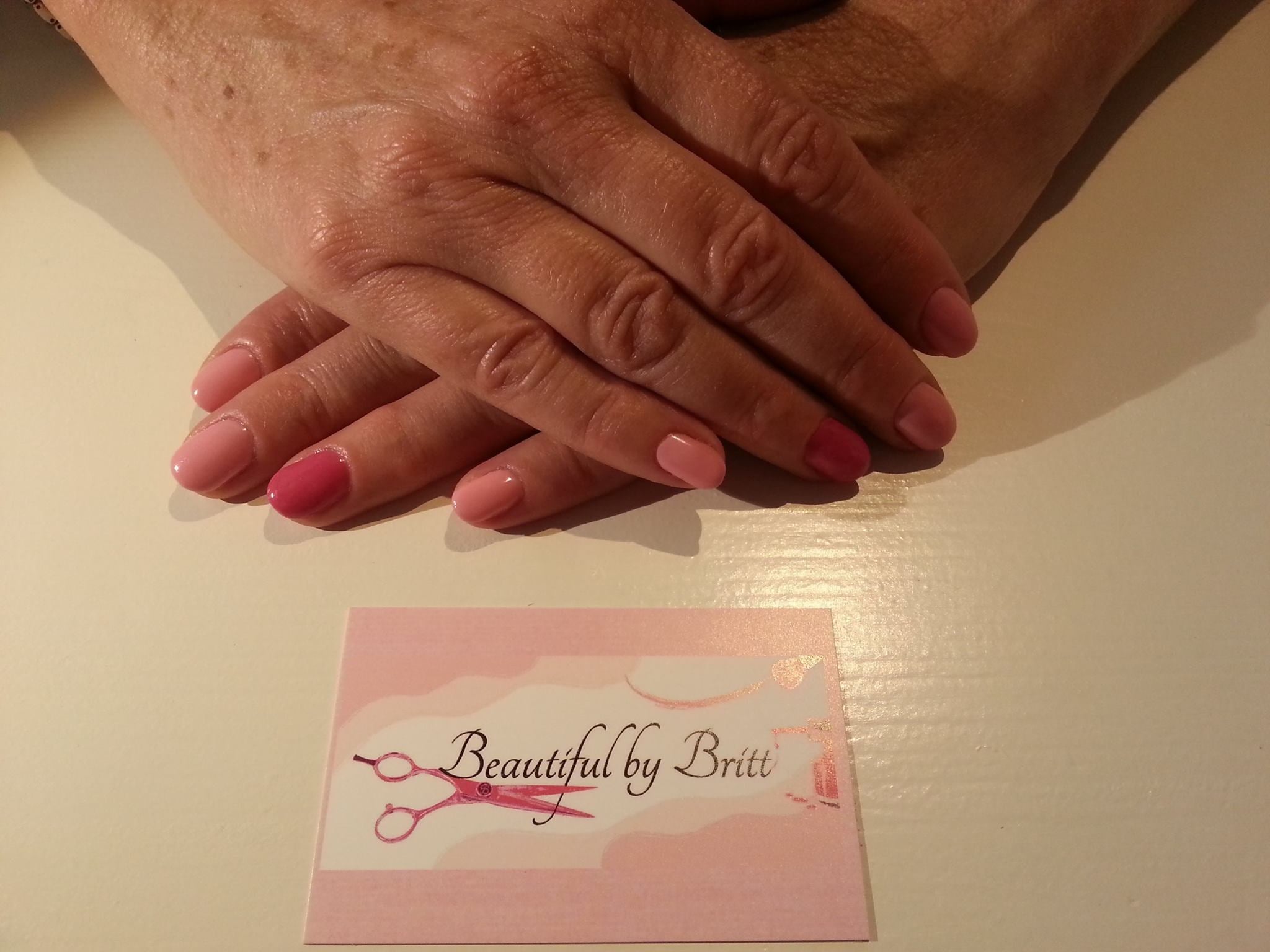 Licht roze met donker roze ringvinger!