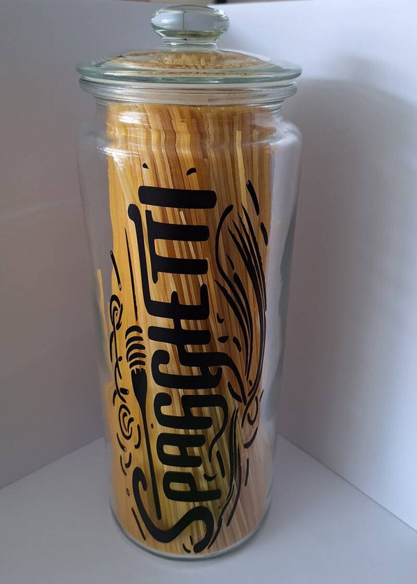 Glazen Pot met Bestickering voor Spaghetti & Macaroni . Deze is ook in een kleinere variant te verkrijgen.