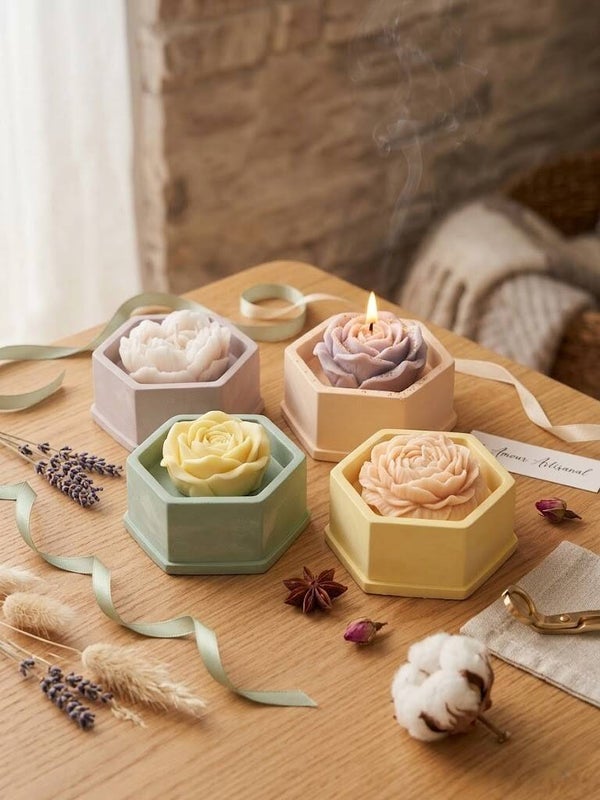 contenant hexagonale, cire coulée parfumée + grosse fleur fondant parfumée