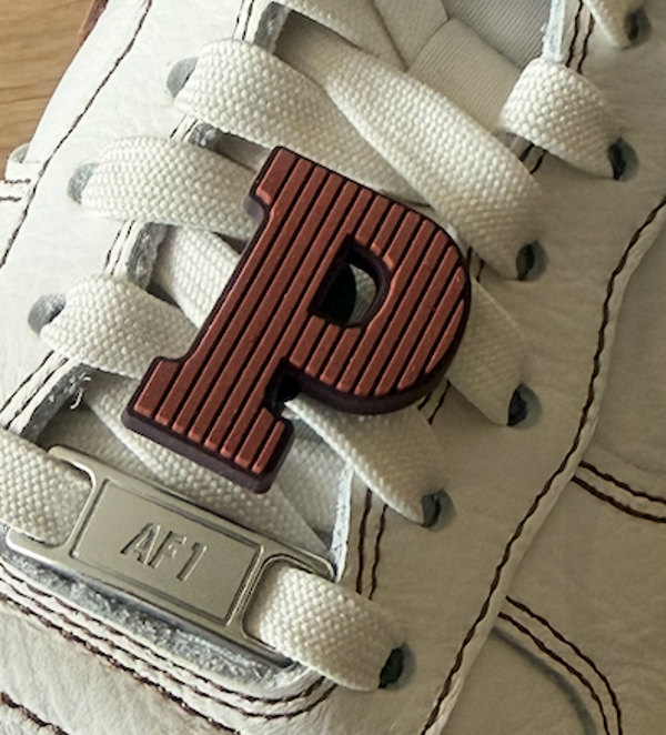 Schoenbedels - Chocoladeletter P