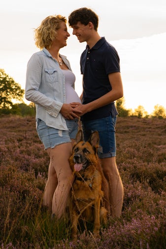 zwangerschapsshoot in Drenthe - natuurlijk en tijdloos