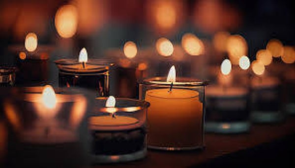 Bola'z Custom Creationz -Regular Candle